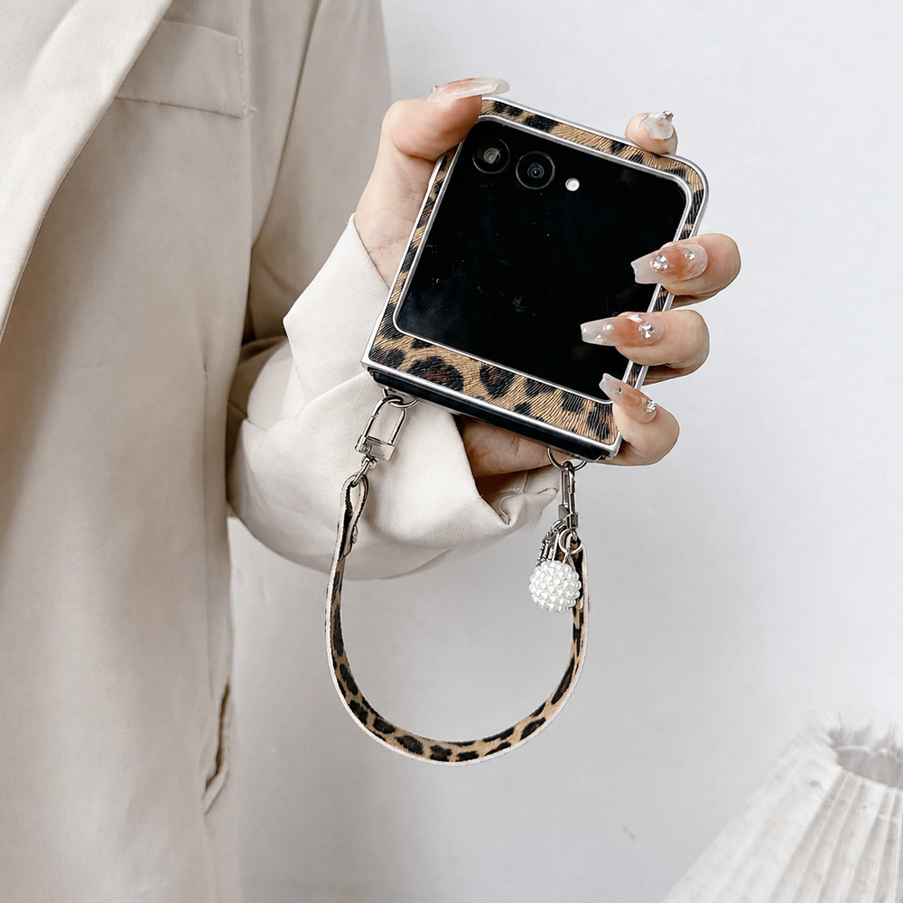 حافظة هاتف قابلة للطي بطبعة جل - مراجعة Men'S Suit Accessories وسعره